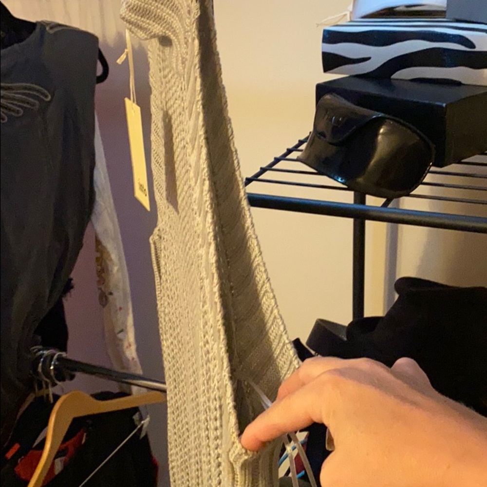 Women’s Sweater - Picture 2 of 4